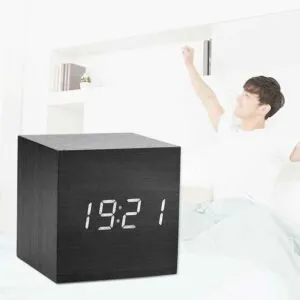 Réveil en Bois LED Numérique avec Commande Vocale